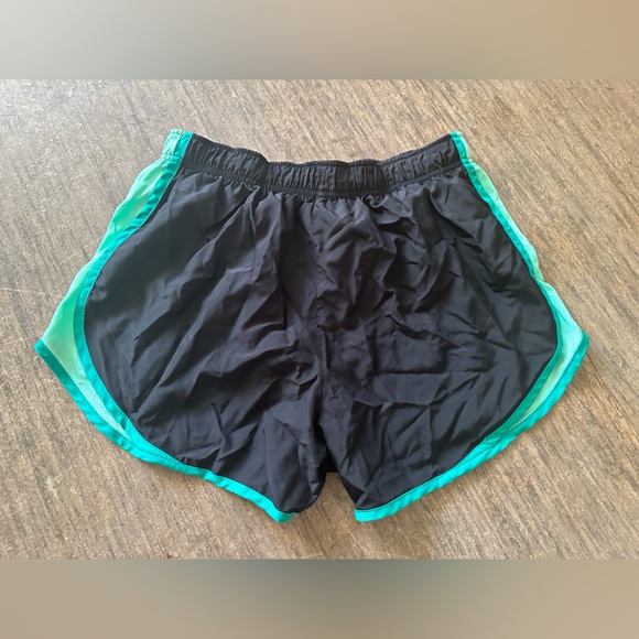 NIKE Running shorts, Women’s Medium - Picture 2 of 2